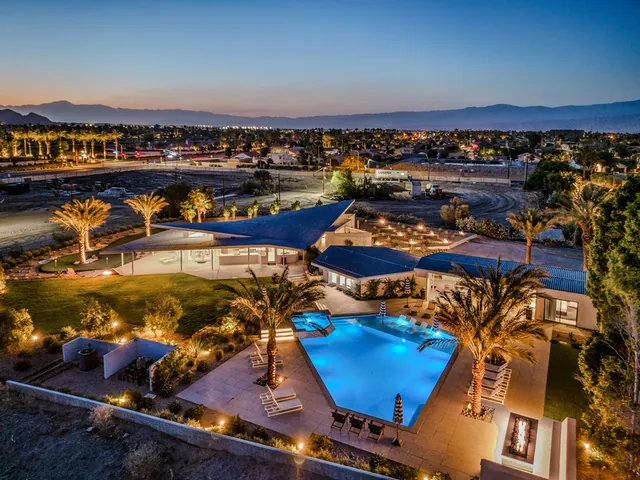Desert White House wedding venue