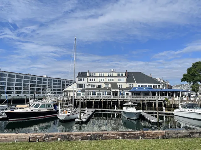 Salem Waterfront Hotel